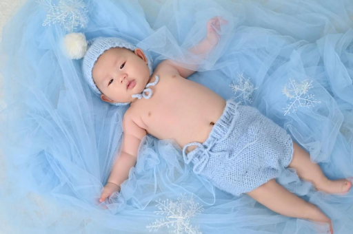 神农架宝宝从床上掉下来